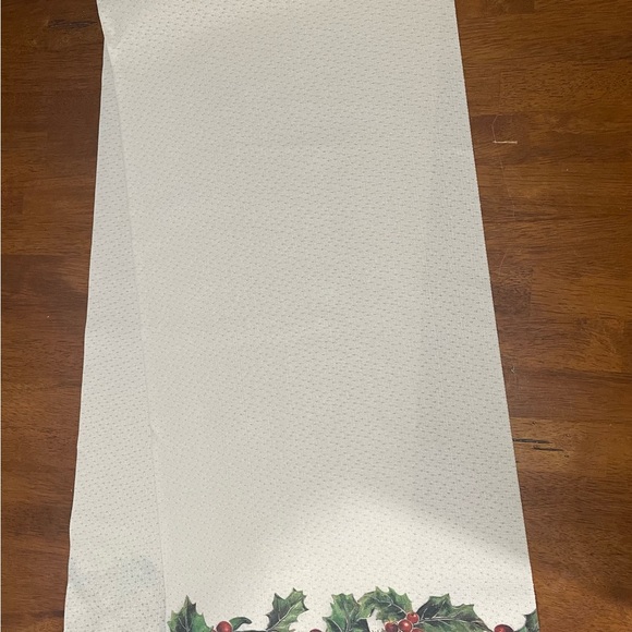 Heritage Lace brand Table Runner Vintage Holly - Picture 2 of 6